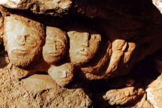 Slontah temple. Heads