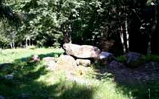 Dolmenas. Lopaiiai
