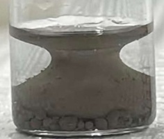 Atsistatanti amforos forma